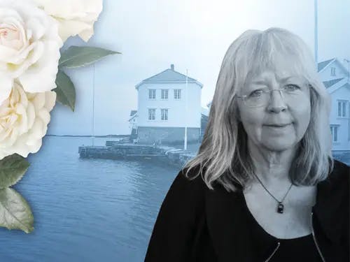 Portrett av forfatter Merete Lien med skjærgårdsmotiv som bakgrunn.